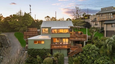 961 East Coast Road, Torbay, Auckland - Carousel 1