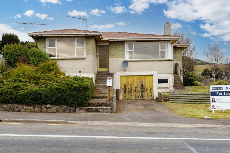 7 Westland Street, Green Island, Dunedin - Carousel 1