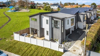 21C Montgomery Avenue, Belmont, Auckland - Carousel 1