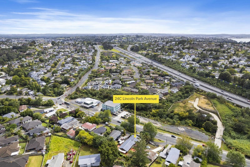 24C Lincoln Park Avenue, Massey, Auckland - Carousel 18