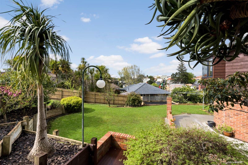 Property Valuation for 43 Parkhill Road, Mellons Bay, Auckland Trade