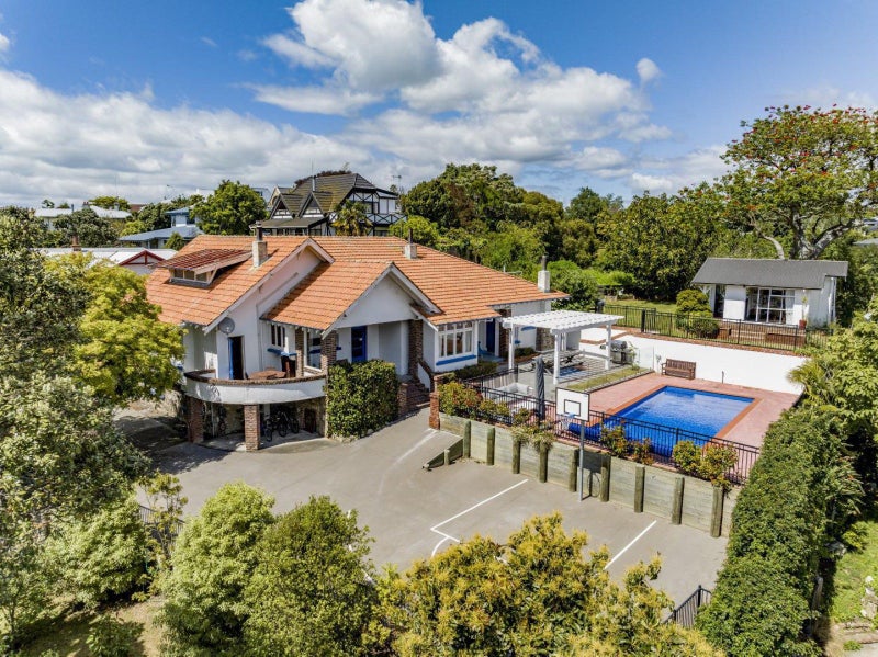 60 Milton Road, Bluff Hill, Napier - Carousel 1
