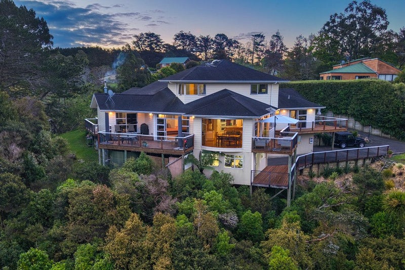 4 Clayden Drive, Gulf Harbour, Whangaparaoa - Carousel 1