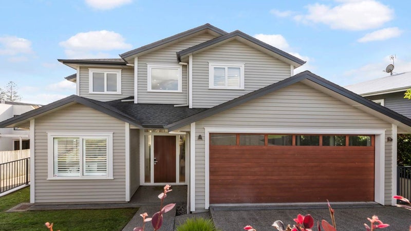 27 St Michaels Avenue, Point Chevalier, Auckland - Carousel 1