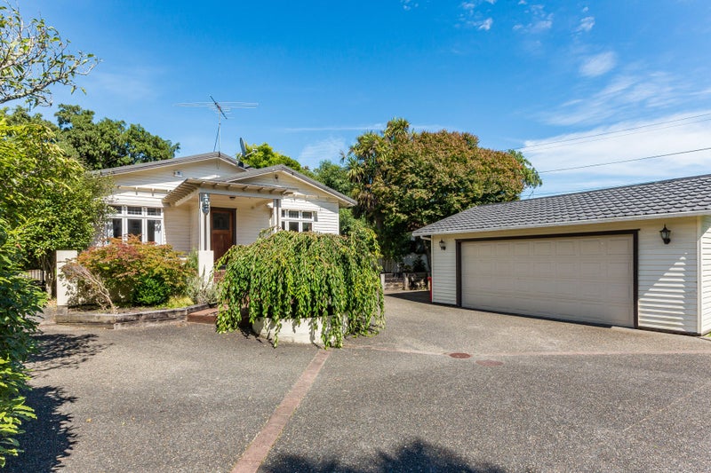 10 Gloucester Street, Silverstream, Upper Hutt - Carousel 1