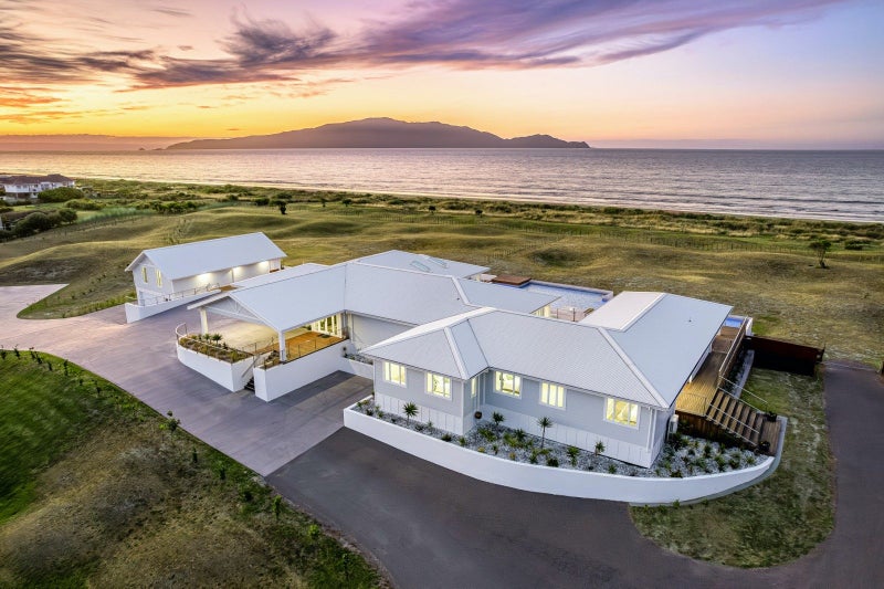 87 Rutherford Drive, Waikanae Beach, Waikanae - Carousel 1