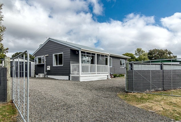 4 Pukeko Street, Paraparaumu - Carousel 1