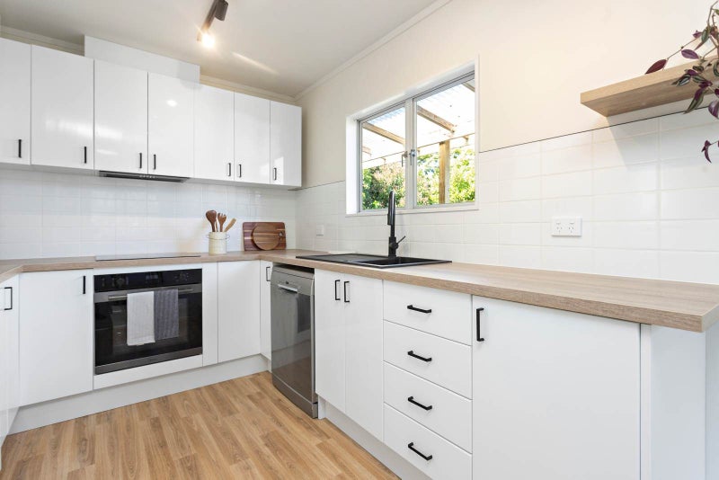 20 Taranui Place, Henderson, Auckland - Carousel 24