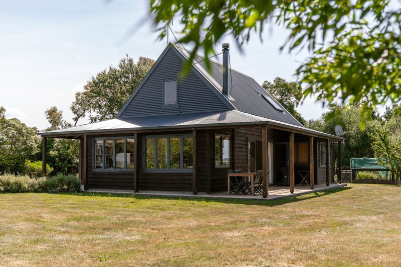 8 Hawkins Drive, Martinborough, Martinborough - Carousel 1