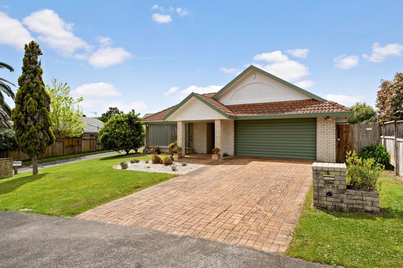 5 Bernie Edwards Place, Botany Downs, Auckland - Carousel 1