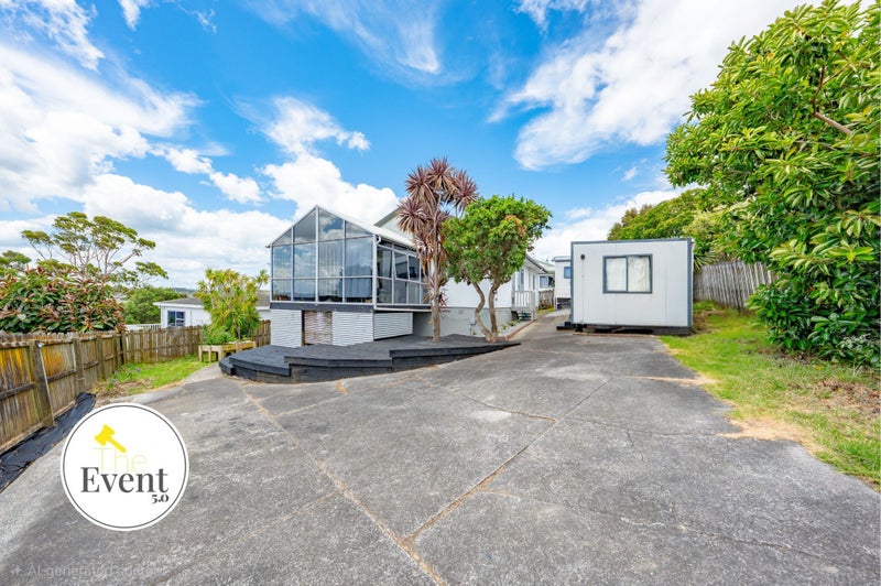 8 Grenadine Place, Unsworth Heights, Auckland - Carousel 1