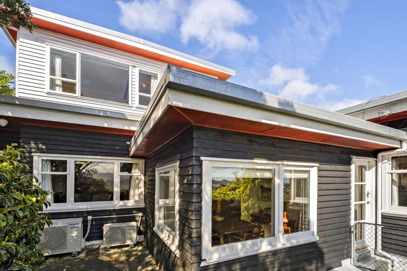 70 Nevay Road, Karaka Bays, Wellington, Wellington - Carousel 1