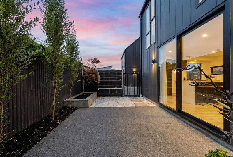 2/42 Dickens Street, Addington, Christchurch - Carousel 2