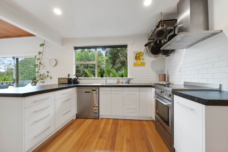 53 Laingholm Drive, Laingholm, Auckland - Carousel 2