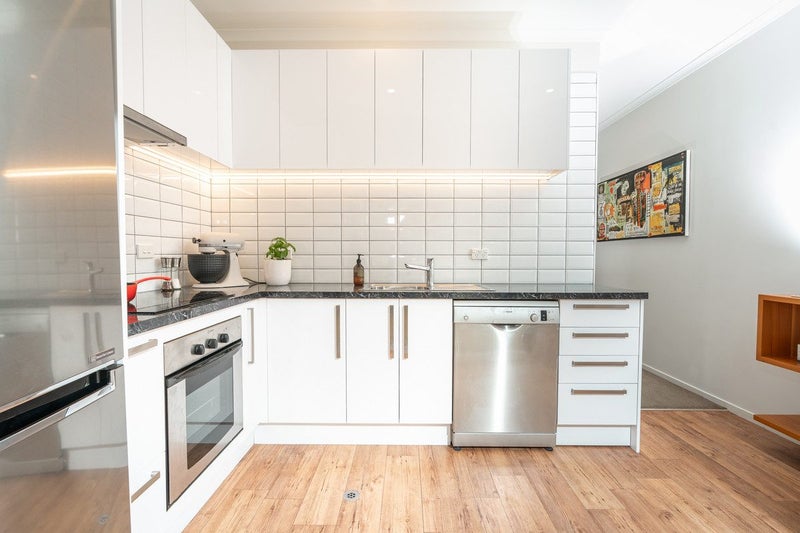 2/123 The Parade, Island Bay, Wellington - Carousel 2