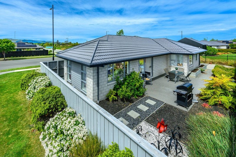 37 Eastfield Drive, Lincoln, Lincoln - Carousel 1