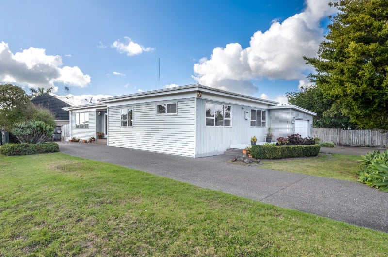 11 Drake Street, Howick, Auckland - Carousel 2
