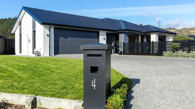 4 Kerrigan Crescent, Wallaceville, Upper Hutt - Carousel 1