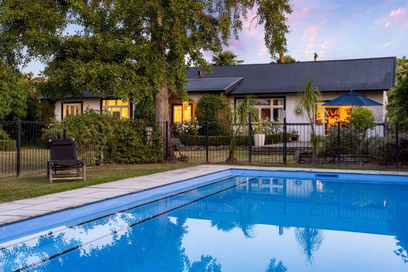 16 Reynolds Road, Havelock North, Havelock North - Carousel 1