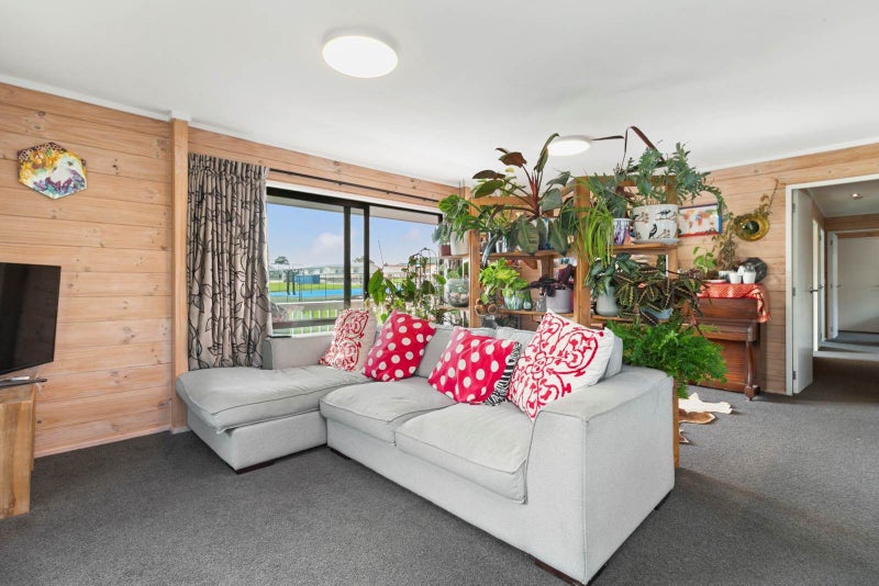 1/27 St Leonards Road, Kelston, Auckland - Carousel 2