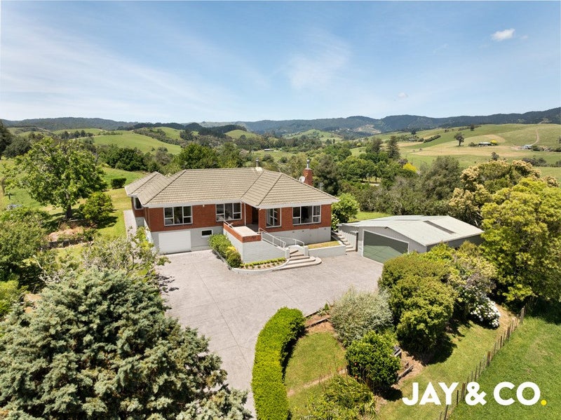 30 Ness Valley Road, Ness Valley, Papakura - Carousel 1