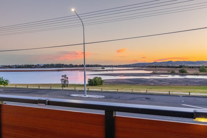 62 Meeanee Quay, Westshore, Napier - Carousel 24