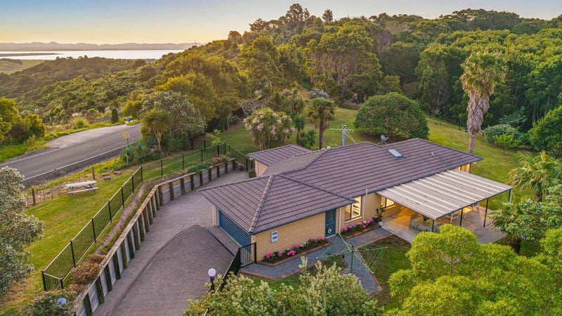 150 Oyster Point Road, Warkworth - Carousel 1