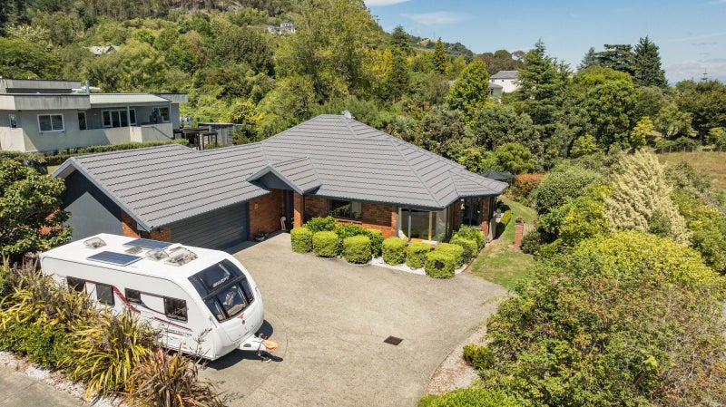12 Hillplough Heights, Richmond - Carousel 1