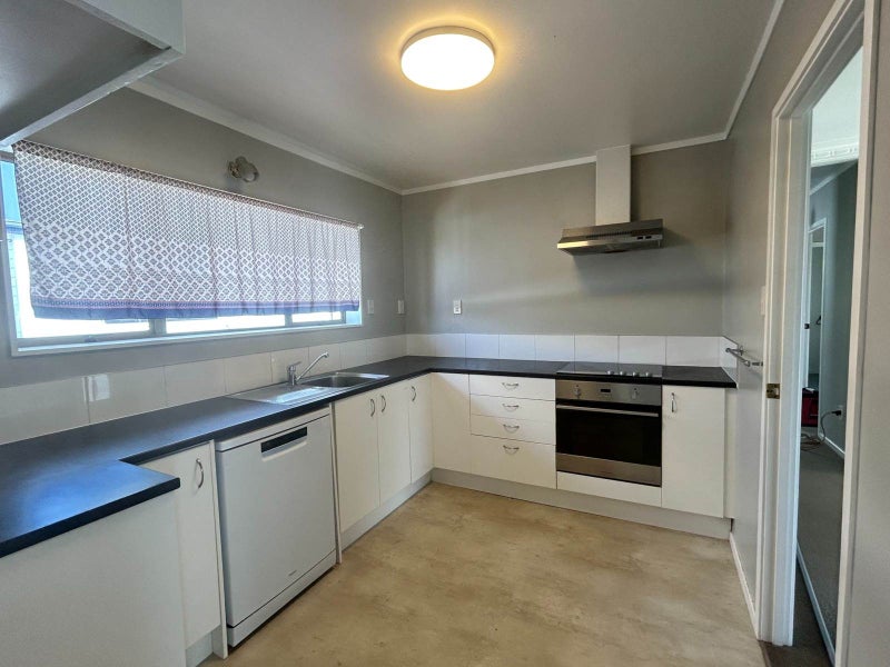 2/84 Sunrise Avenue, Mairangi Bay, Auckland - Carousel 2