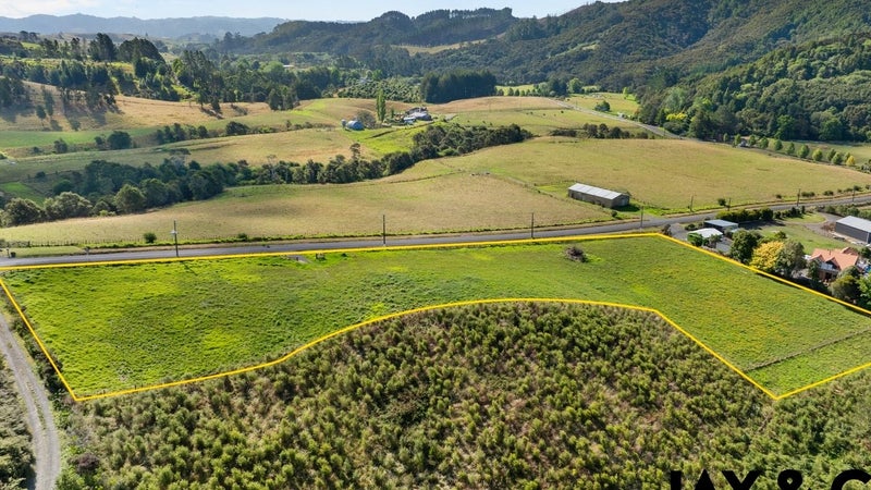 487 Ness Valley Road, Ness Valley, Papakura - Carousel 1