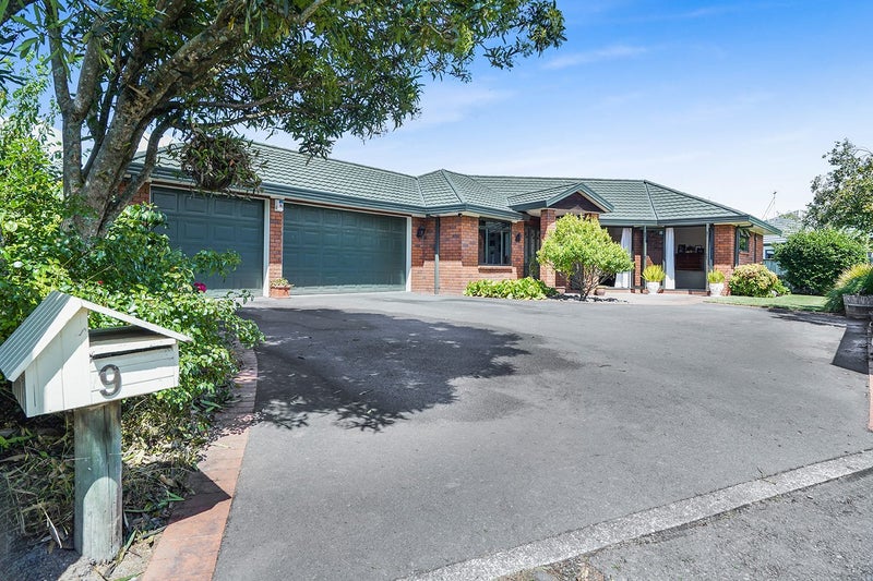9 Caversham Drive, Rototuna, Hamilton - Carousel 1