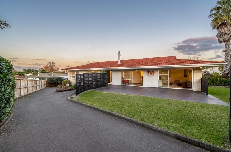 9 Lakeside Drive, Pahurehure, Papakura - Carousel 1
