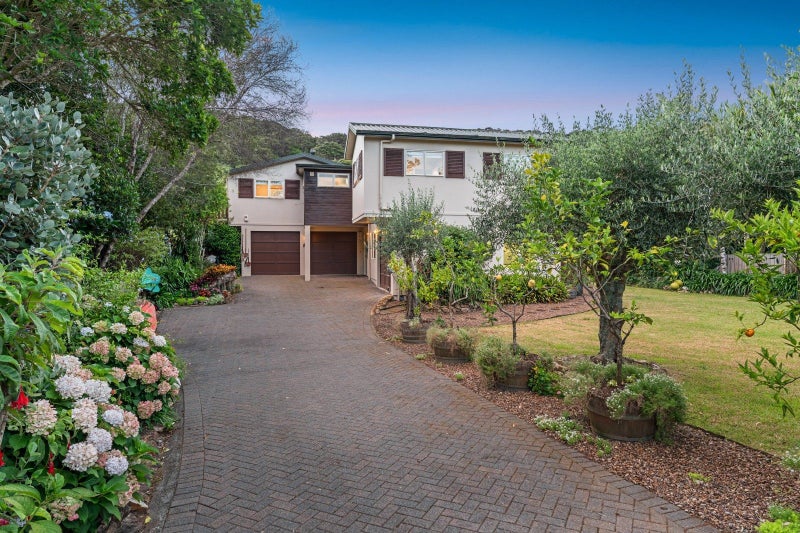 28 Valley Road, Omiha, Waiheke Island - Carousel 1