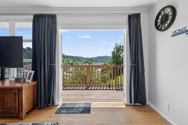 15 Thomson Grove, Stokes Valley, Lower Hutt - Carousel 2