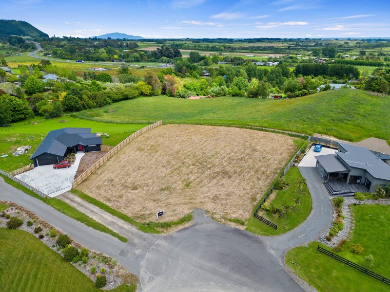 6 Honoiti Ranapiri Place, Manakau - Carousel 1