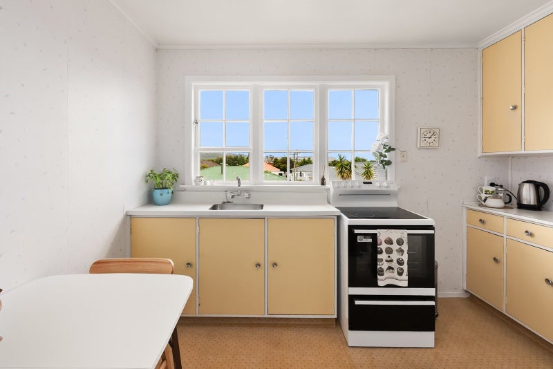 Flat 6/95 Whites Line East, Waiwhetu, Lower Hutt, Wellington - Carousel 12