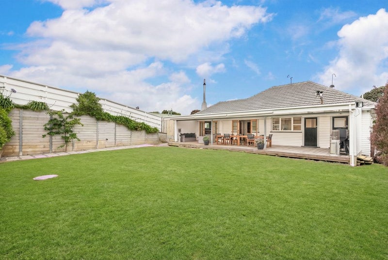 15 Bassett Road, Johnsonville, Wellington - Carousel 2