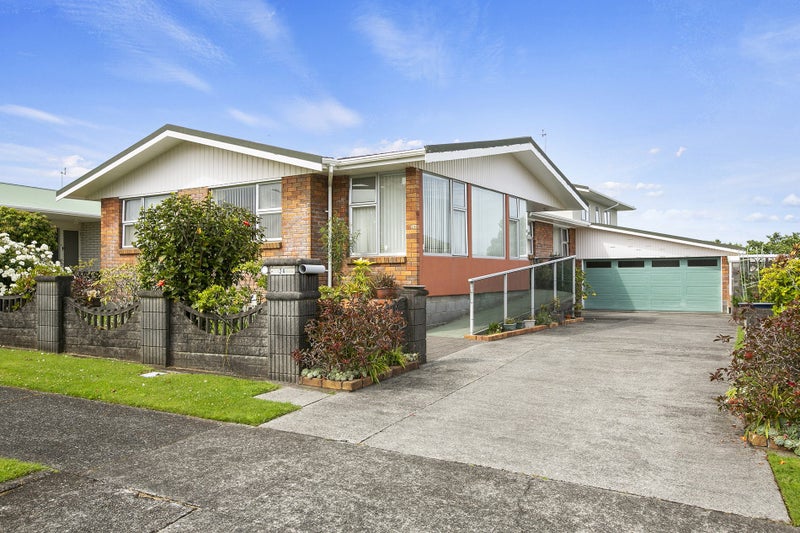 24 Nevada Drive, Merrilands, New Plymouth - Carousel 1