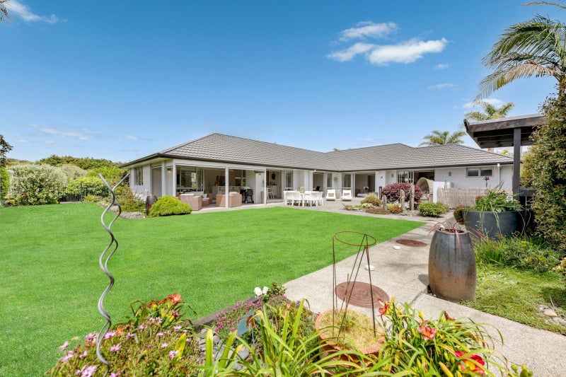 21 Constellation Avenue, Beachlands, Auckland - Carousel 1