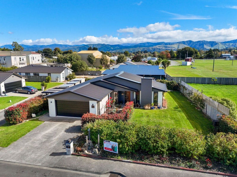 2 Devon Lane, Carterton - Carousel 1