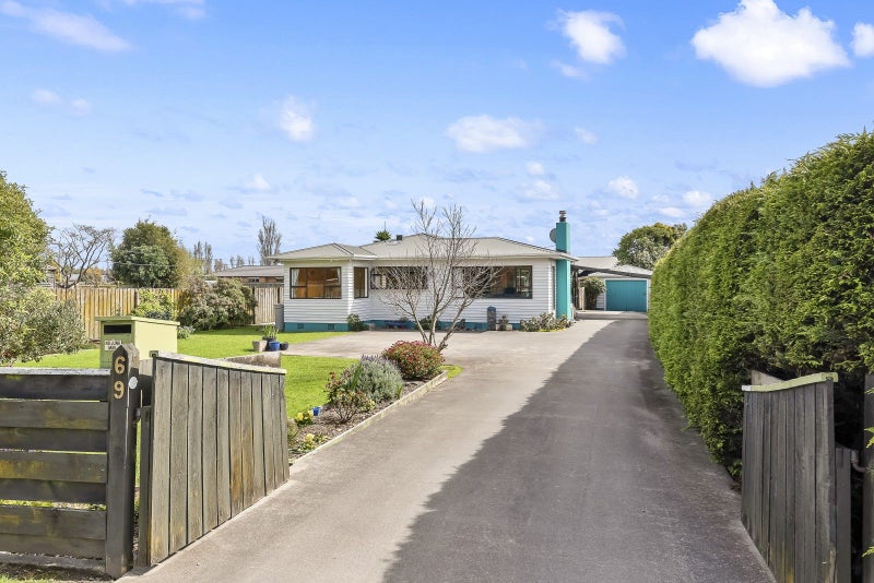 69 Main Highway, Otaki - Carousel 1