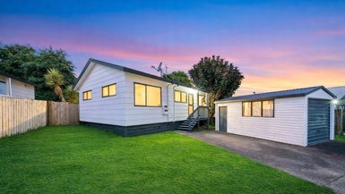 4/3 Barneys Farm Road, Clendon Park, Auckland - Carousel 1