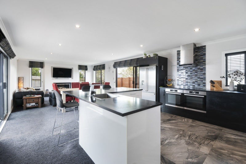 9 St Heliers Grove, Fitzherbert, Palmerston North - Carousel 2