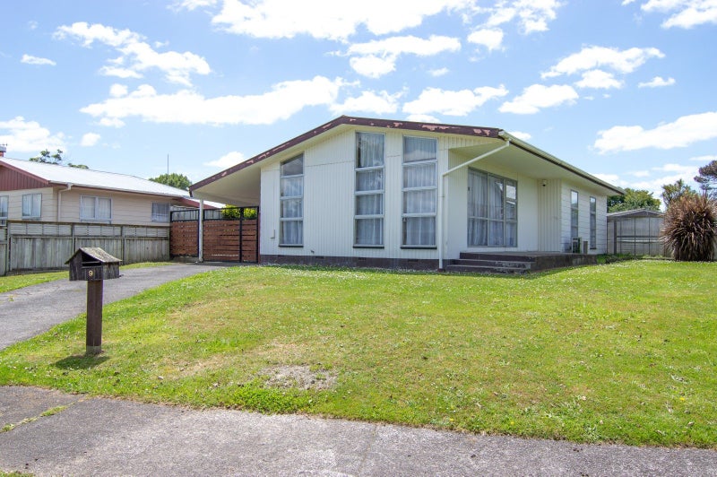 9 Pinedale Parade, Milson, Palmerston North - Carousel 1