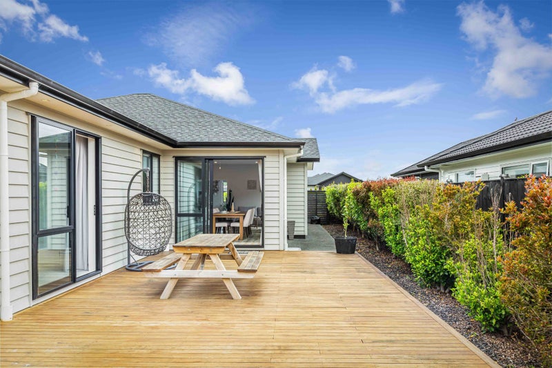 16 Sir Lincoln Drive, Kumeu - Carousel 1