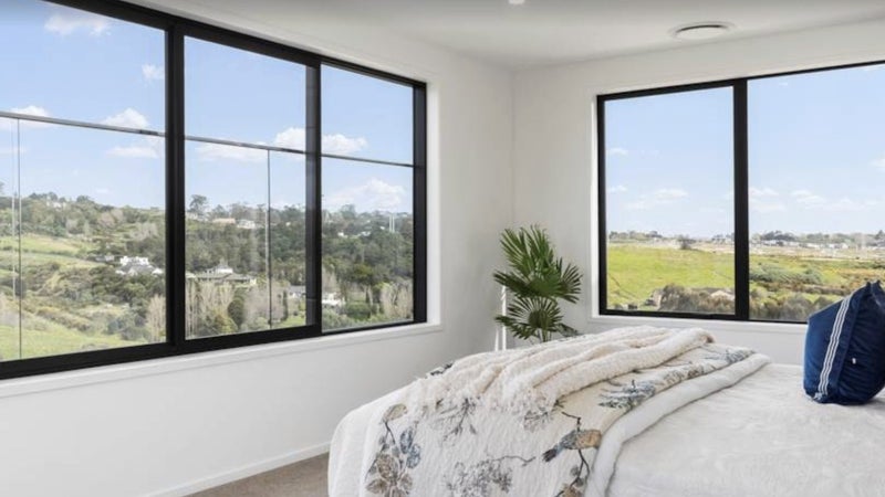 8 Backridge Way, Flat Bush, Auckland - Carousel 1