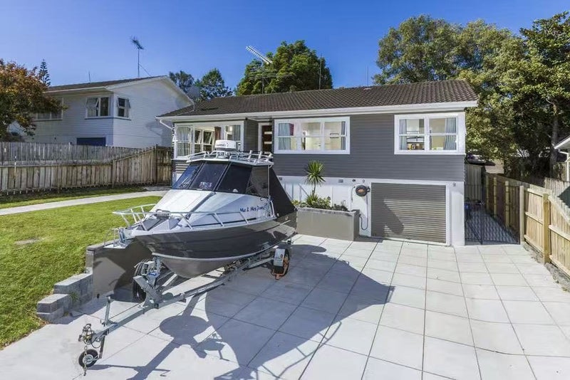 12 Halberg Street, Glenfield, Auckland - Carousel 2