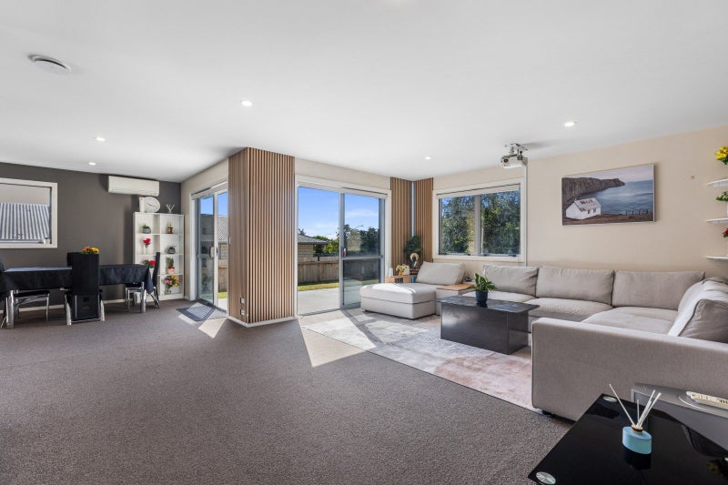 42 Fairfax Crescent, Pyes Pa, Tauranga - Carousel 2
