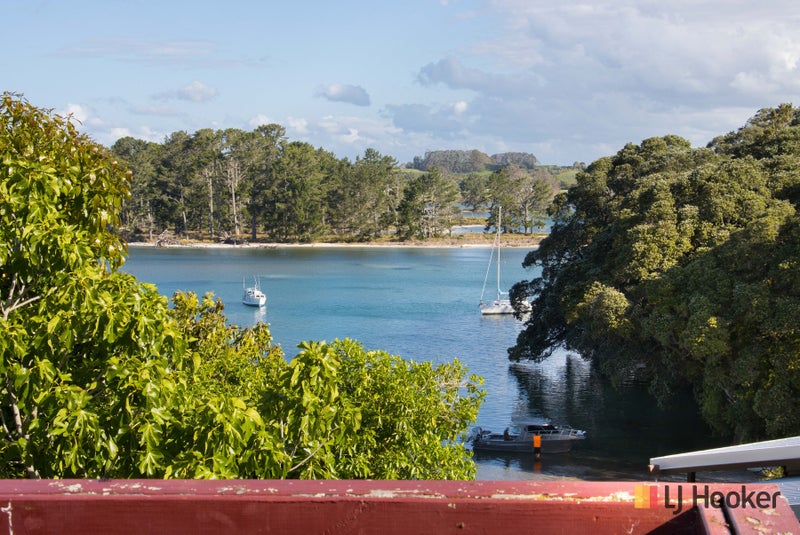 16 Giles Way, Tanners Point, Tahawai - Carousel 1