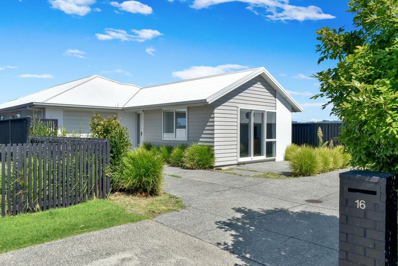 16 Empire Crescent, Papamoa, Papamoa - Carousel 1
